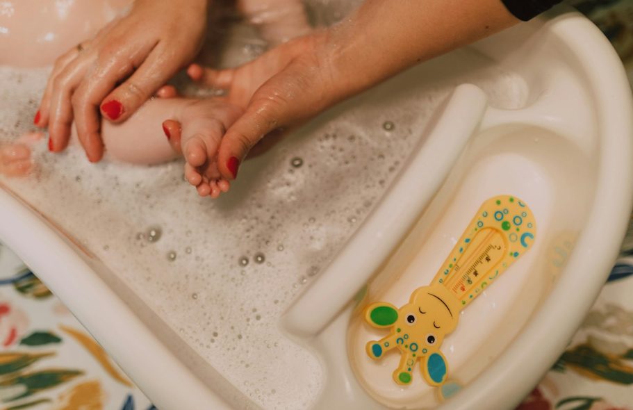 aide mon bébé n'aime pas le bain, pleure, que faire 76 seine maritime totes